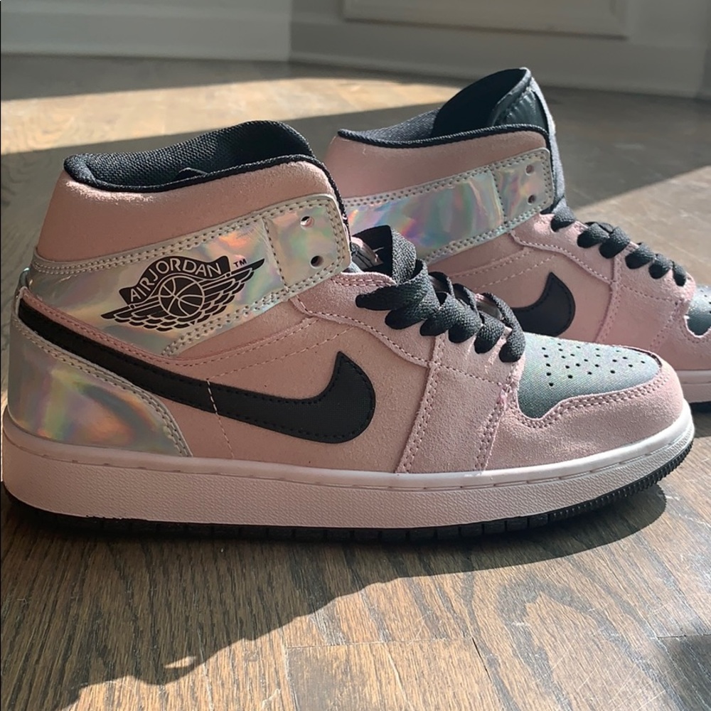 JORDAN 1 MIDS DIRTY POWDER IRIDESCENT